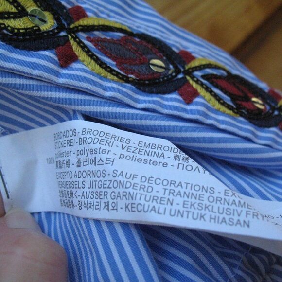 NWOT Blue White Embroidered Top - Picture 9 of 10